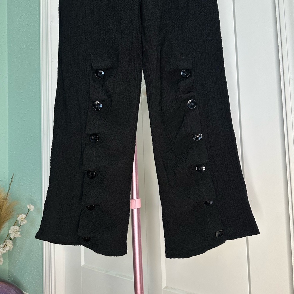 IC by Connie K Medium womens black textured pullon pants with blkbutton accents